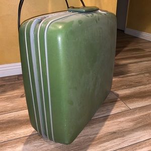 Green Travel Case!